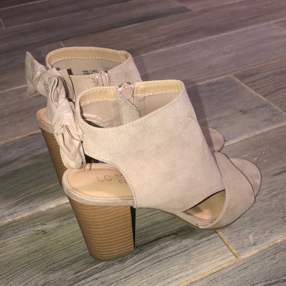 Like new tan suede bow heels